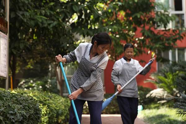 地面清洗的方法和工具(图1) 地面清洗的方法和工具(图1)