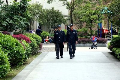 小区到底是请物业管理还是自行管理?(图1)