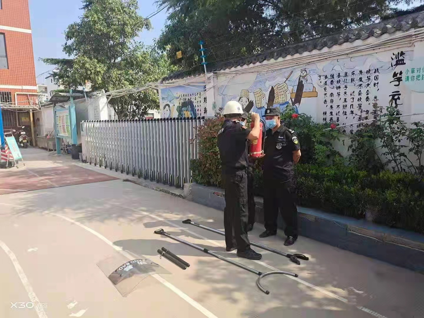 嘉峪关物业君谊公司事业单位网点招聘保安数名(图1)